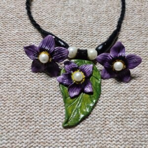Flower necklace set ( 1 necklace , 2 ear rings )
